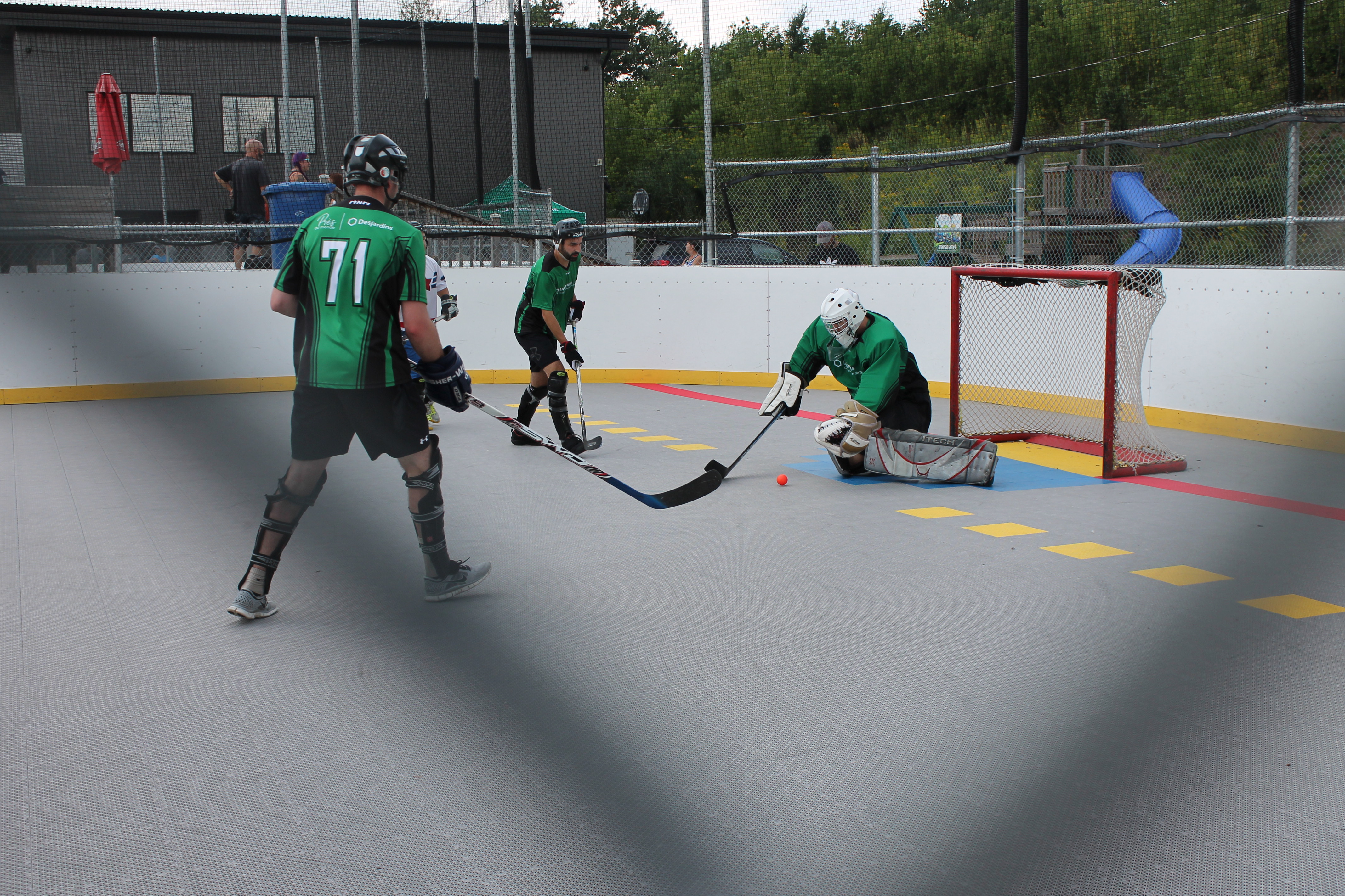 Arrêt du gardien au Tournoi Dek Hockey Desjardins